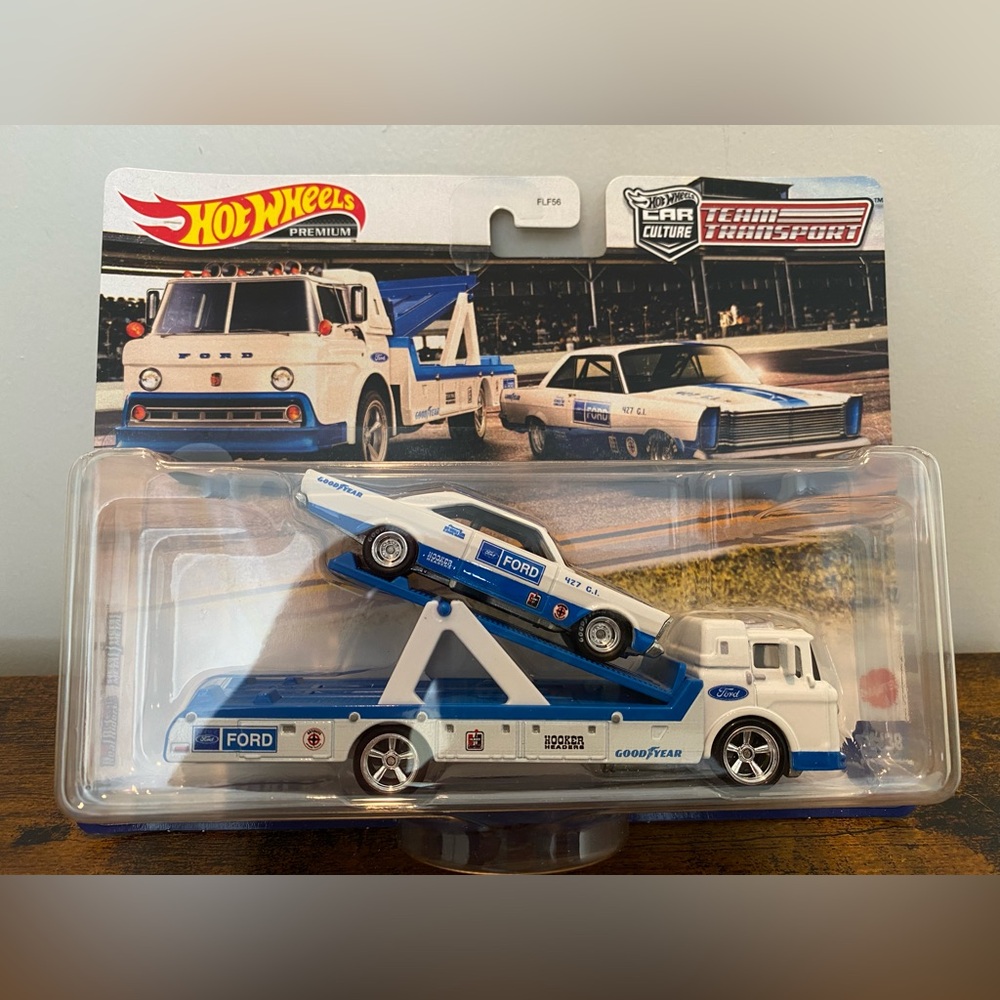 Hot Wheels Team Transport '65 Ford Galaxie & Ford C-800